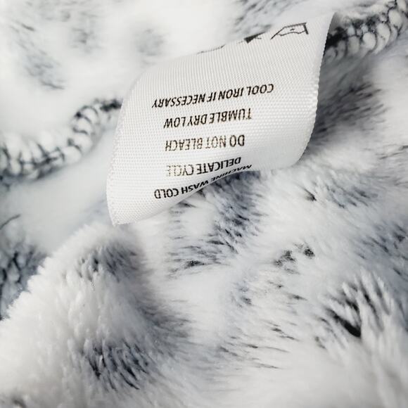 Member's Mark Cozy Plush Gray Snow Leopard Print Pullover Hoodie S Cozy Pocket - Picture 6 of 9